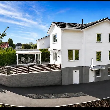 Near Gardermoen And Downtown With Parking And View Over The Creek In The Garden