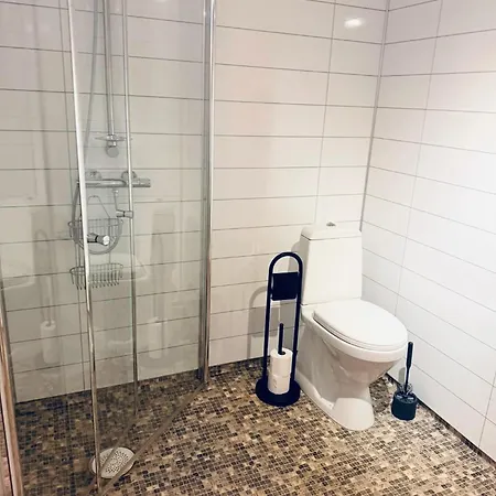 Near Gardermoen And Downtown With Parking And View Over The Creek In The Garden Appartement Algrem